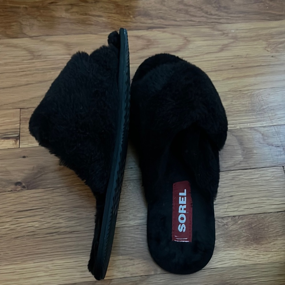 Woman’s sorel slippers